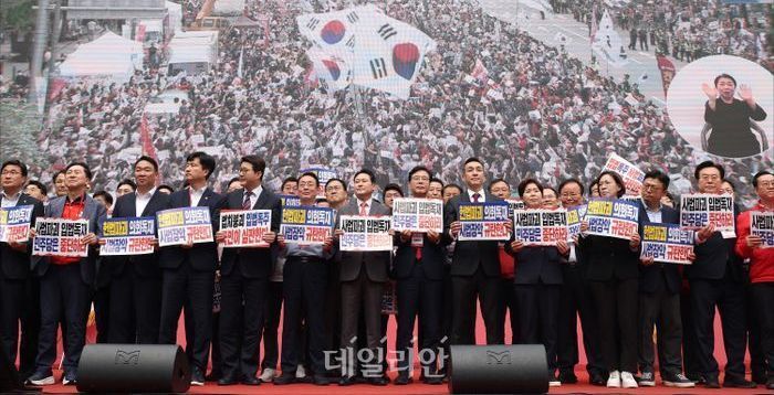 5년 8개월 만에 광장 찾은 국민의힘…'황교안 데자뷔' 피하려면 어떻게?
