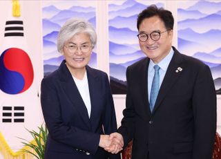 우원식 국회의장, 강경화 주미대사 내정자 접견