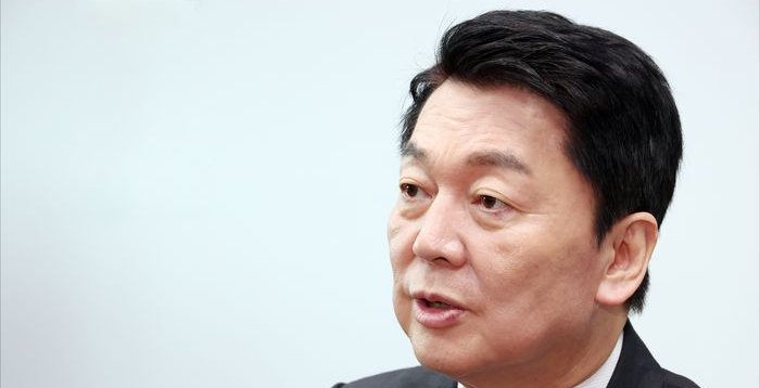 [단독] 계엄 다음날 법카로 간담회 연 남북교류협회…해명마저도 거짓?