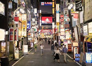 '호빠' 중독女, 벤츠男 도움 받더니…수천만원 뜯겼다