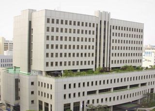수능 부정행위 적발했다며 감독관 위협한 유명강사…항소심서 감형