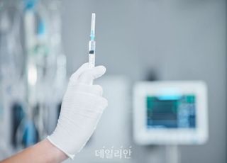 15일부터 어르신 독감·코로나19 백신 동시 접종 시작