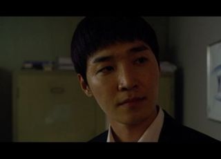 '푸른 방에 찾아온 자객', 불안한 청춘을 겨눈 경쟁의 칼날 [D:쇼트 시네마(134)]