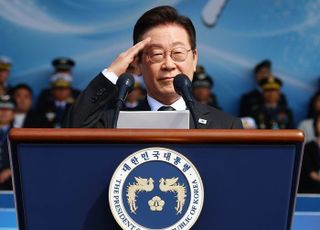李대통령 "불법계엄 잔재 청산…국민의 군대로 새롭게 태어나야"