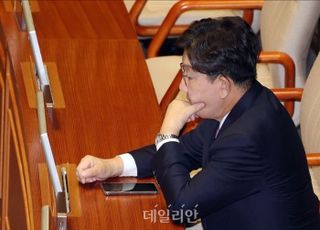 김건희특검, '정교유착' 권성동 구속기소…'윤핵관' 중 첫 재판행