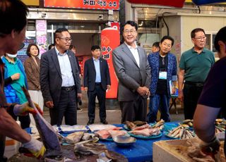 정명근 화성특례시장, 사강시장에서 '현장 소통' 나서
