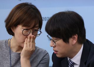 권력의 그림자를 국민 앞에 세워라