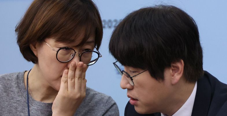 권력의 그림자를 국민 앞에 세워라