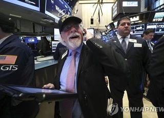 [속보] 뉴욕증시, 美 셧다운에도 3대 지수 최고치 마감…테슬라는 5% 이상 ↓