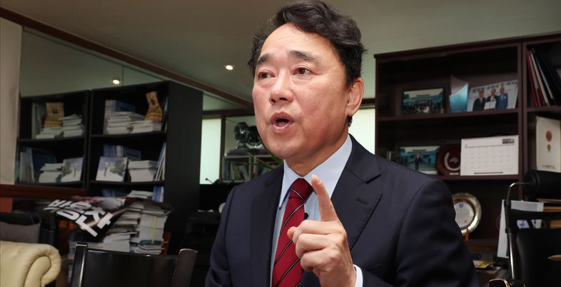 추석 연휴 전날 자택서 수갑까지…박용찬 "이진숙 체포, 세상이 미쳐 돌아간다"