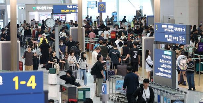 인천 제외 전국 14개 공항 노동자 파업 중단…"15일 재파업" 경고