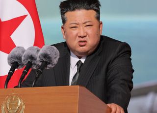 김정은 "한미핵동맹 급진적 진화, 핵억제력 결실"…北 무장장비전시회 3년째 개최