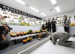 제주항공 유족 오열 속 합동차례…“참사 진실 철저히 밝힐 것”