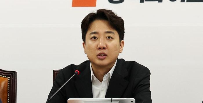 이준석 '李대통령 냉부해 논란'에 "전쟁나도 냉장고 옮길 거냐"