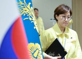 신(神)?…김현지의 인적사항 왜 베일에 가려져 있나?