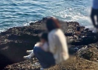"천연기념물에 아이 용변을…" 제주서 中관광객의 충격적 행동