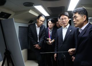 새벽 인력시장 찾은 김민석 "정부, 일자리 많이 늘리겠다"