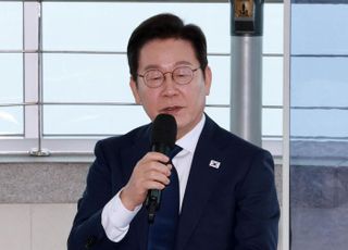 연차 낸 李대통령 국정자원 방문…"국가 전산 자원 중요도, 국방에 비견"