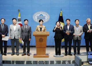 민주당, 오세훈 견제구 지속 "검찰, '명태균 게이트' 연루 의혹 뭉개…특검 수사하라"