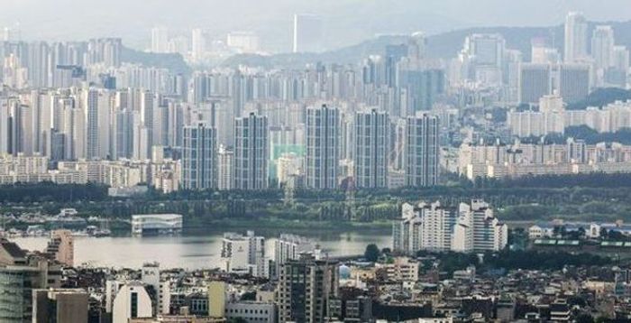 다시 들썩이는 서울 집값…‘더 센’ 부동산 규제카드 등장하나