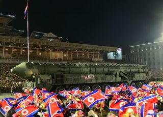 [속보] 북, 평양서 당창건 80주년 기념 심야 열병식 진행