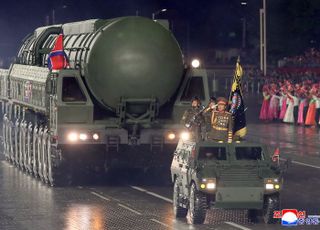 북한 열병식서 새 ICBM '화성-20형' 공개…"최강 핵전략무기체계"