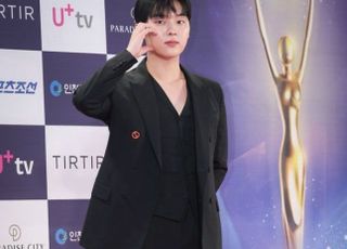 최현욱, 어린이 시타자 앞 강속구 시구 사과 "떨려서 야구공 빠져"