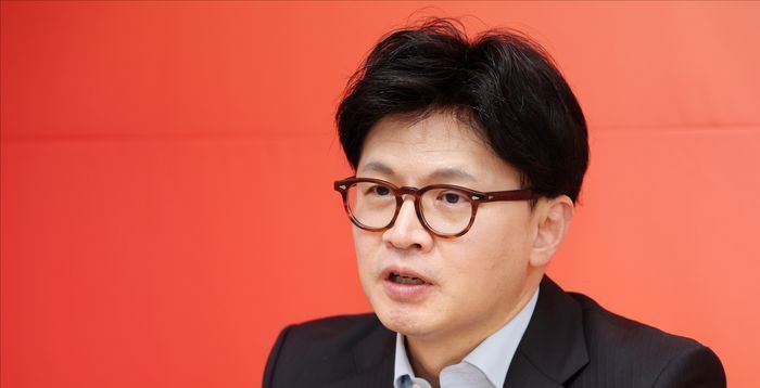 "감기 환자 '다리' 절단이 개혁?"…한동훈, 강훈식 '개혁론 수술대 마취' 비유 맞불