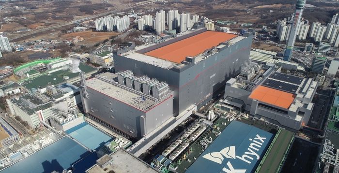 HBM 수요 월 100만장 시대…삼성·SK하닉, 승부처는 '증설'