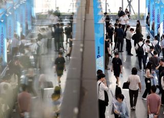 ‘100년 만에 처음’ 20대 인구, 70대 이상에 추월