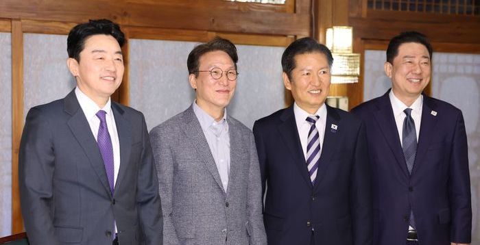 '정청래 자기정치' '당정갈등설'에…민주당 "사실 아냐" 진화에 진땀 [정국 기상대]