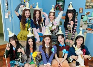 트와이스, 케이팝 걸그룹 최초 ‘빅토리아 시크릿 패션쇼’ 퍼포머 출격