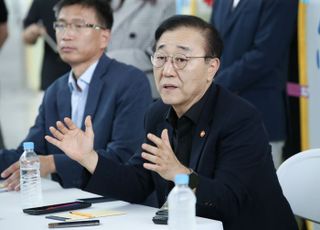 김윤덕 국토부 장관 “12·29 여객기 참사 조사 중단, 법적 검토 중” [2025 국감]