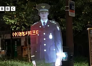 밤마다 공원에 출몰해 같은 말 반복…그 경찰의 정체
