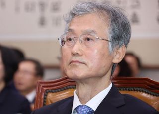 조희대 일본인 합성사진까지…진중권 "21세기 인민재판 생중계, 참담하다"