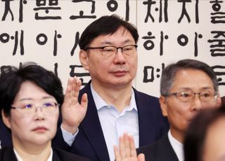 증인선서하는 이화영 전 경기도 평화부지사 [2025 국정감사]