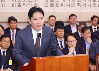 답변하는 '연어 술파티 의혹' 박상용 검사 [2025 국정감사]