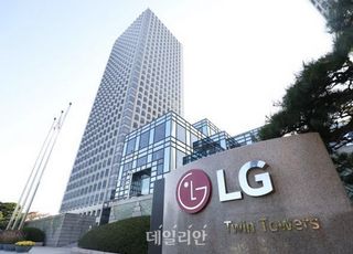 LG전자, 인도 증시 입성…상장 첫날 50% 폭등 