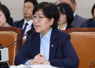 정은경 “복지부 산하기관장, 자진사퇴 본인 판단…위법 시 조치” [2025 국감]