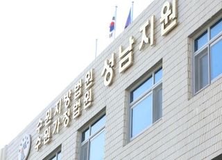 본드 흡입 후 환청 들리자 집주인 둔기로 살해한 40대 징역 25년