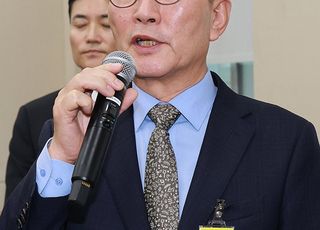 "KT 소액결제 피해, 때리긴 했지만 폭행 아니다?" 비판에…김영섭 "예방 못해 죄송"[2025 국감]