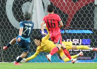 ‘신들린 선방’ GK 김승규가 상암벌 지배자…불타오르는 골문 앞