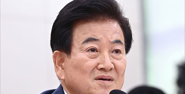 "'두 국가론' 정부 입장될 것" "李대통령 北 주적 아니라고 생각"…정동영 발언 도마