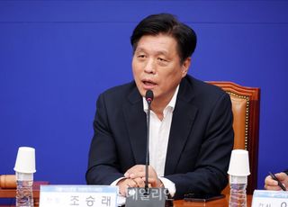與 "지방선거후보자, 불법 당원권 행사 적발시 출마자격 박탈"