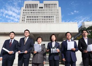 국민의힘 법사위원, 국감 전 대법원 앞 기자회견
