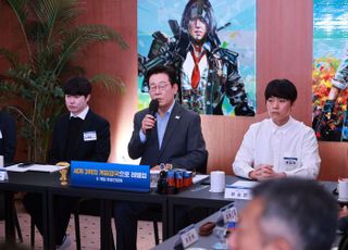 李대통령 "게임 과몰입, 억압한다고 해결 안돼…기회로 만들어야"
