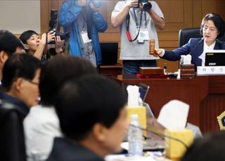 與, 초유의 '대법원 현장검증' 강행…野 "사법부 점령" 반발
