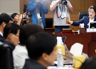 與, 초유의 '대법원 현장검증' 강행…野 "사법부 점령" 반발