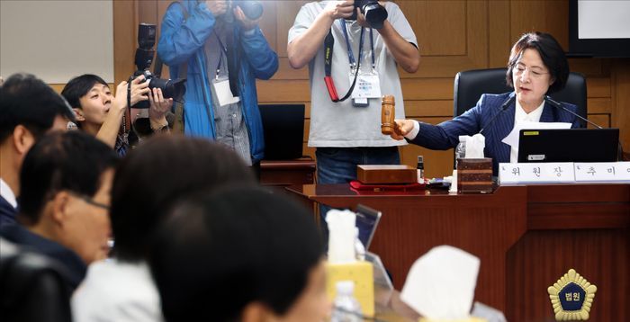 與, 초유의 '대법원 현장검증' 강행…野 "사법부 점령" 반발