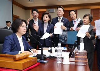 與, 초유의 '대법원 현장검증' 강행…野 "사법부 점령" 반발